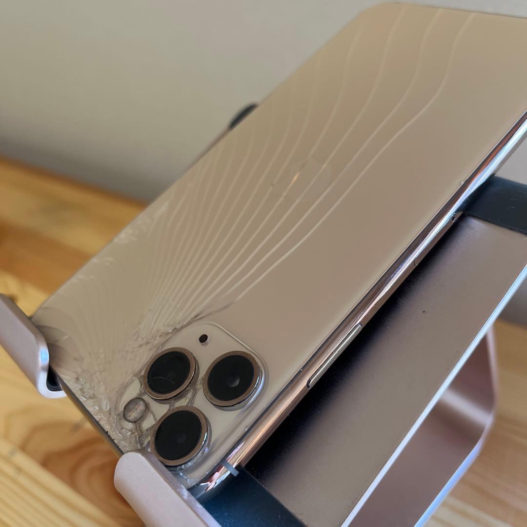 バッテリー100%iPhone11 Pro Max 256GB ゴールド裏面割れ