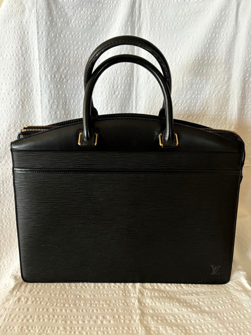 Louis Vuitton エピレザー ブラック ビジネスバッグ