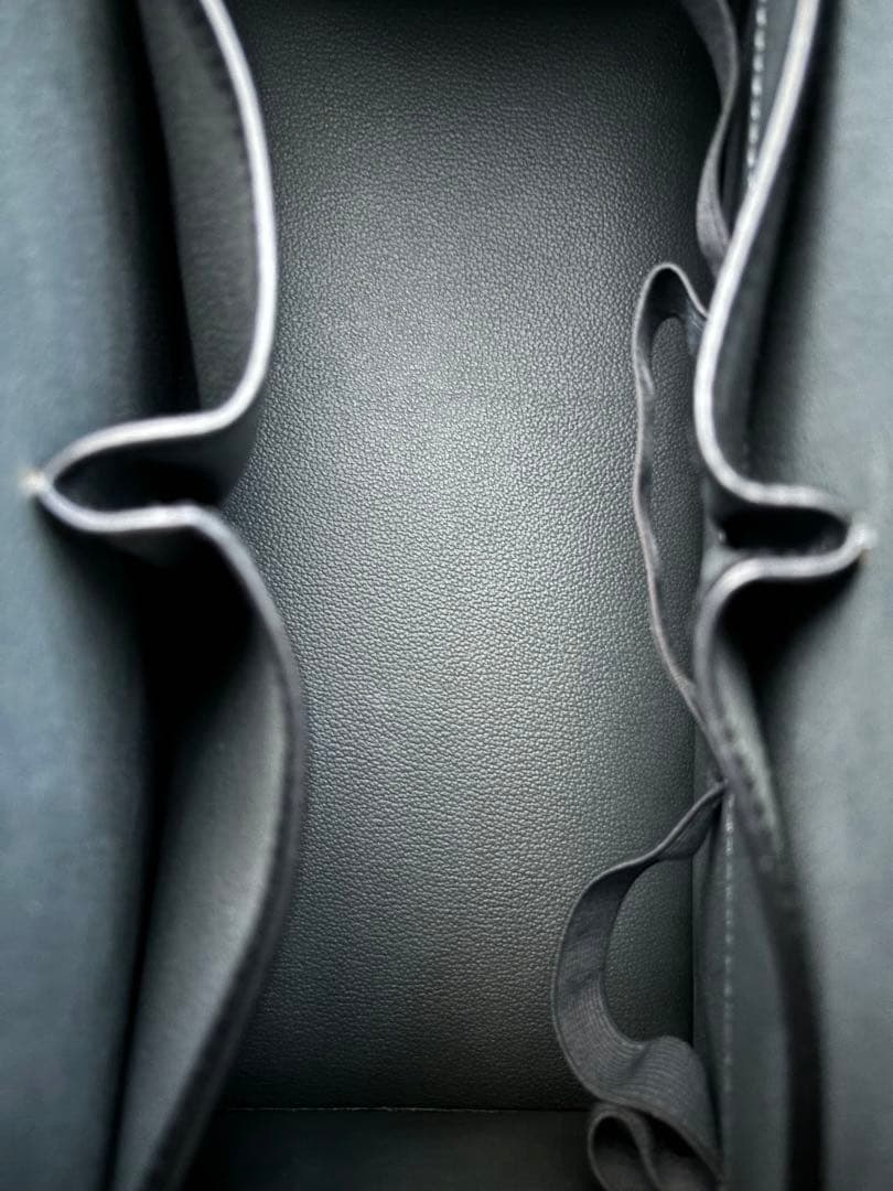 Louis Vuitton エピレザー ブラック ビジネスバッグ