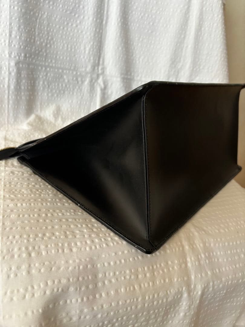 Louis Vuitton エピレザー ブラック ビジネスバッグ