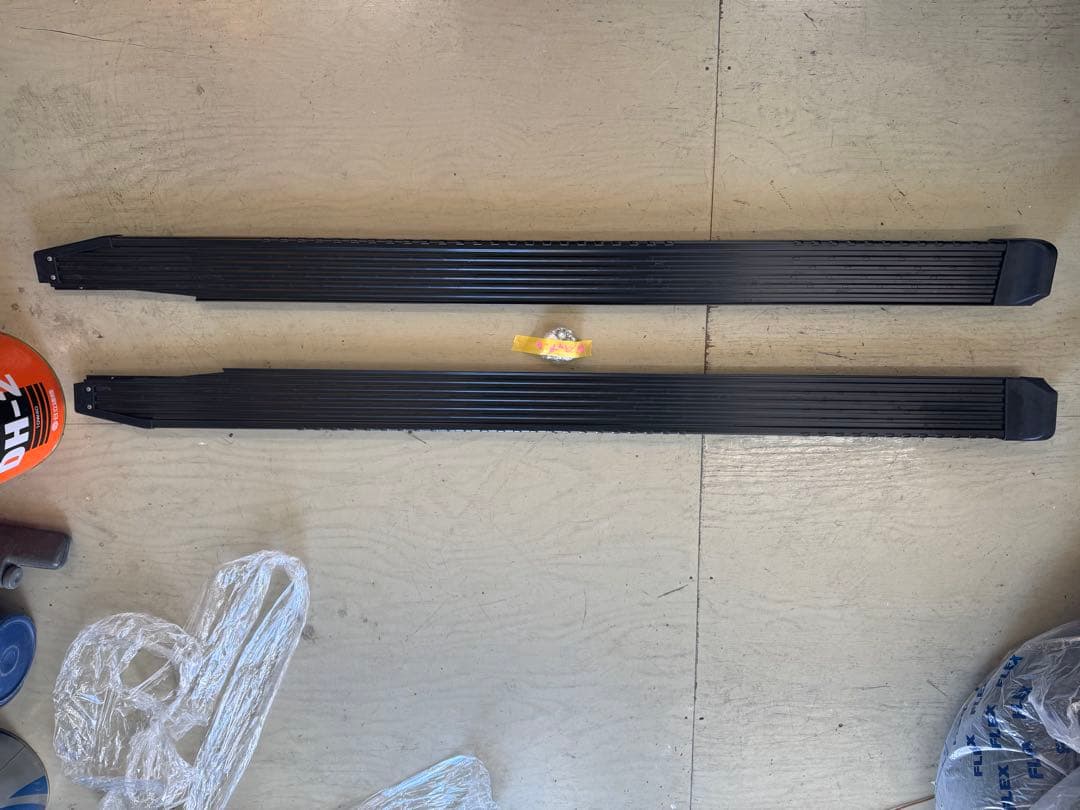 再再販ランドクルーザー70 GDJ76純正サイドステップ