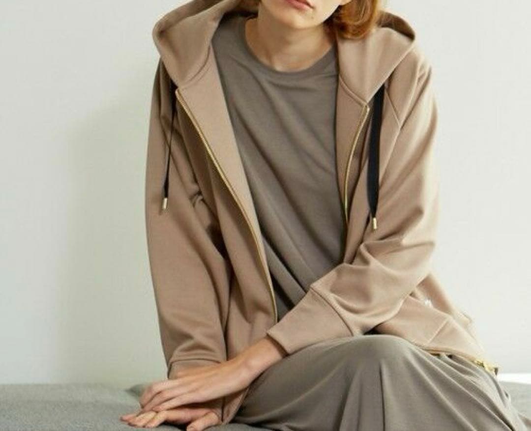 試着のみ　　BEIGE. ベイジ　　アウター　パーカー