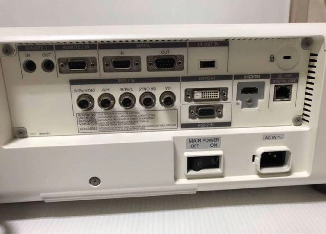 Panasonic PT-DW750JW 7000ルーメン 業務用ランプ88時間