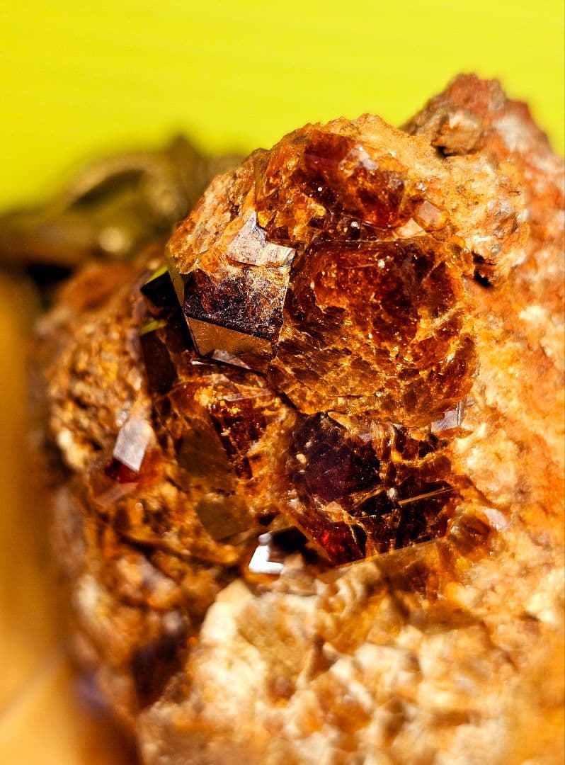 ネガティブエネルギーから強力に守護する‼️ ガーネット原石