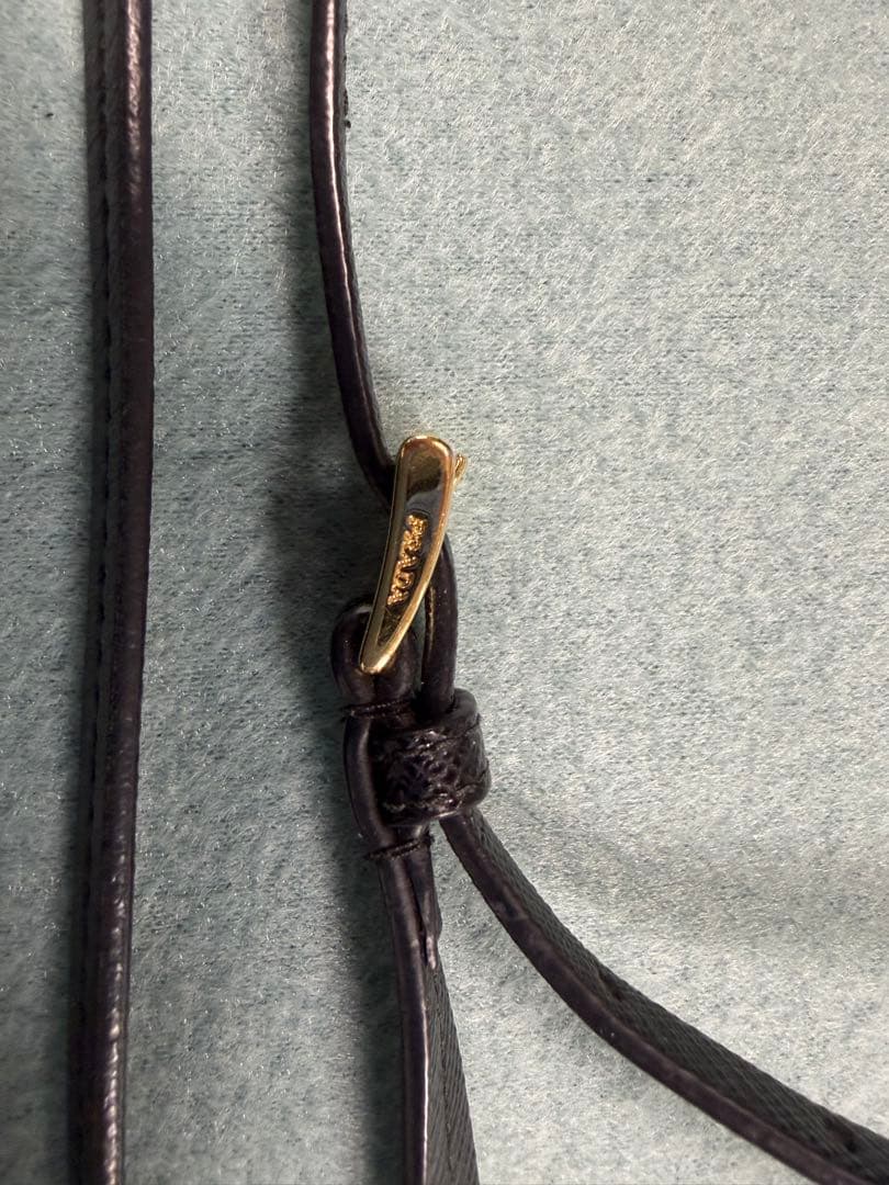 PRADA ブラウン iPhoneケース14pro 取り外し可能ストラップ付き