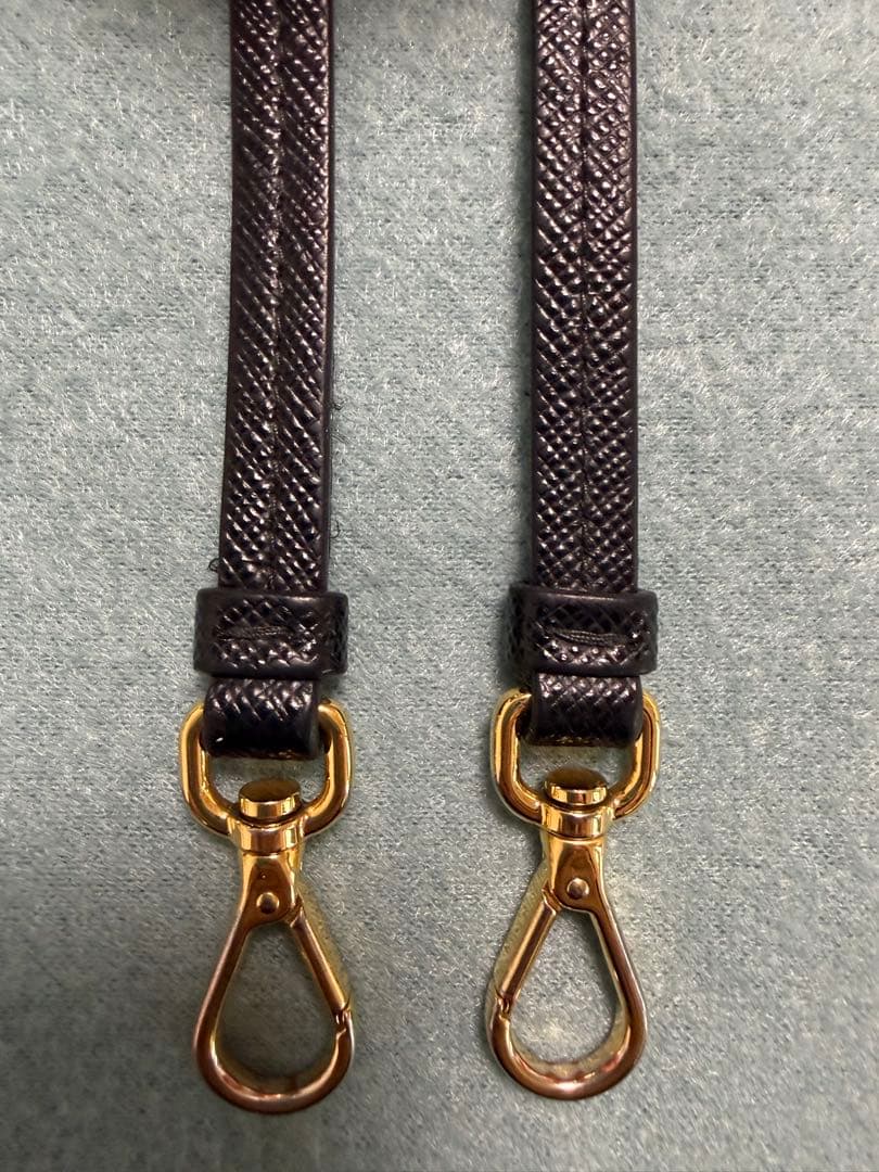 PRADA ブラウン iPhoneケース14pro 取り外し可能ストラップ付き