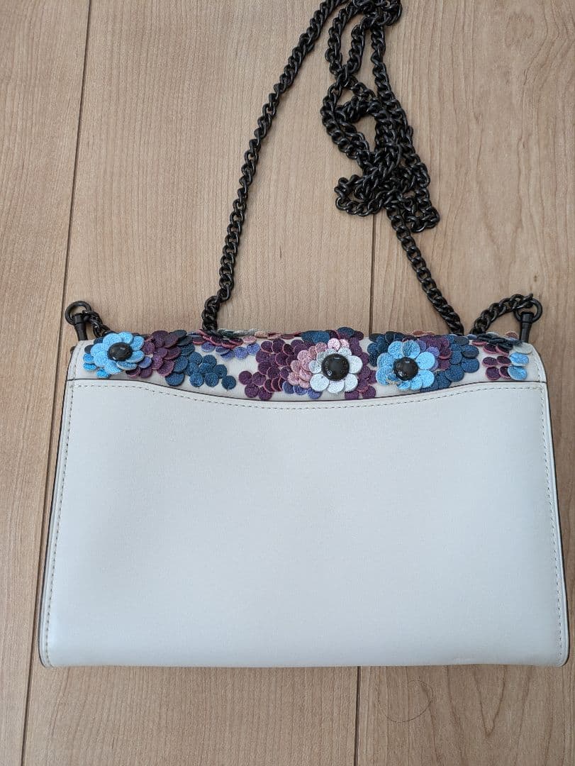 【希少・美品】COACHフラワーモチーフクラッチバッグ