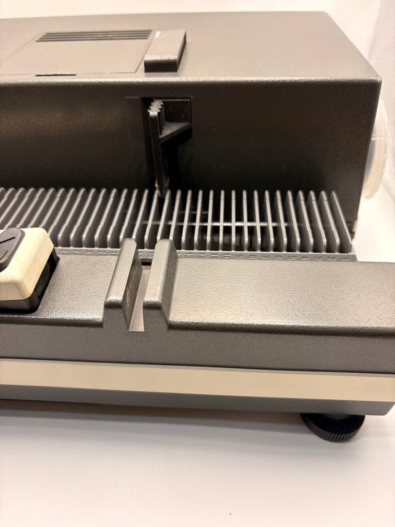 Leitz PRADOVIT R 150 プロジェクター本体