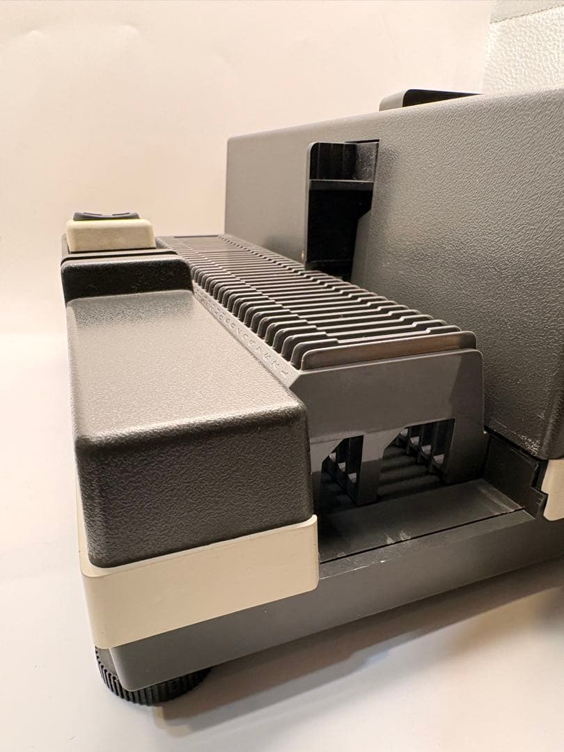 Leitz PRADOVIT R 150 プロジェクター本体