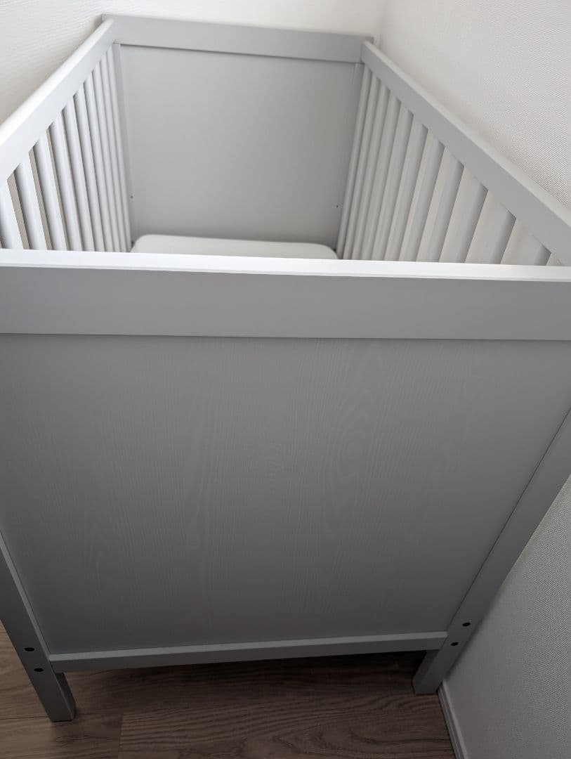 グレー 木製ベビーベッド IKEA SUNDVIK ズンドヴィーク　マットレス付