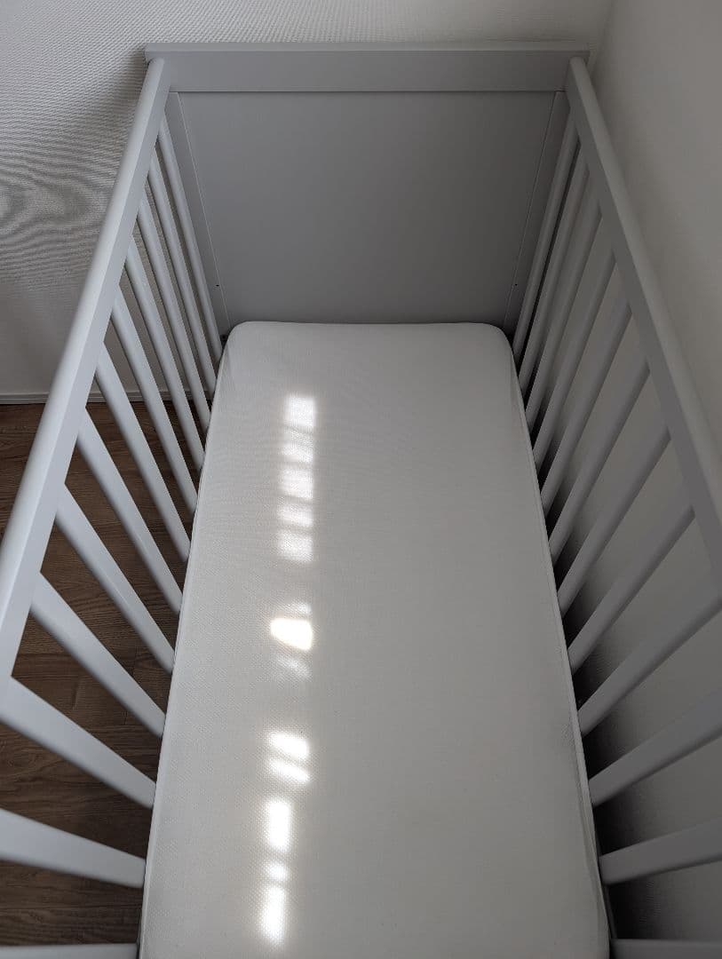 グレー 木製ベビーベッド IKEA SUNDVIK ズンドヴィーク　マットレス付
