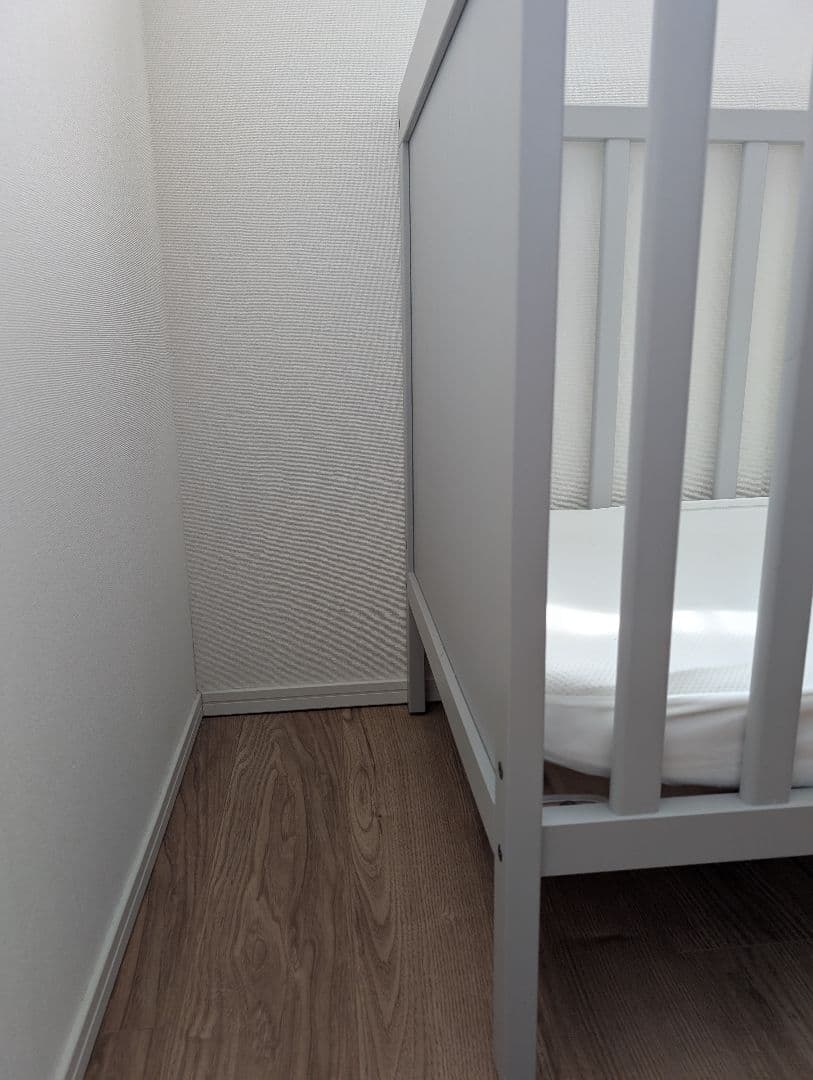 グレー 木製ベビーベッド IKEA SUNDVIK ズンドヴィーク　マットレス付