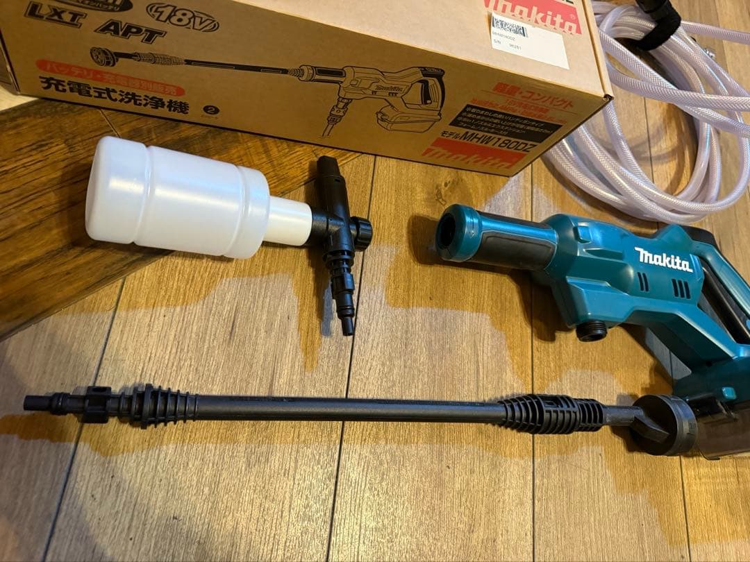 マキタ　高圧洗浄機　18v バッテリー式　軽量　コンパクト MHW180DZ