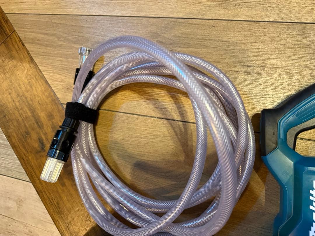 マキタ　高圧洗浄機　18v バッテリー式　軽量　コンパクト MHW180DZ