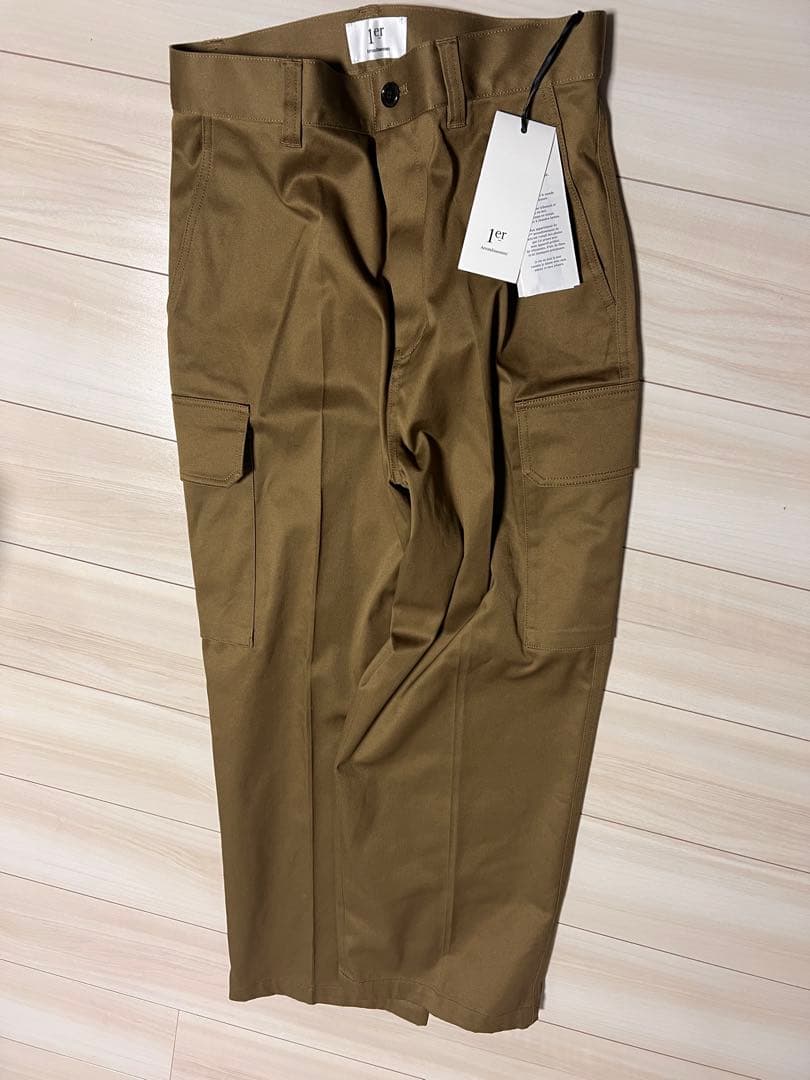 プルミエアロンディスモン　カーキ色　コットンツイルカーゴパンツ　ワイド