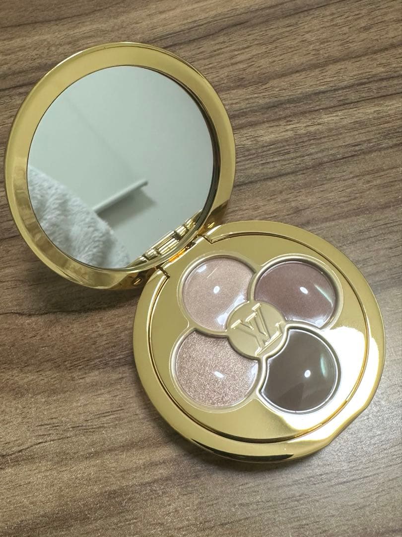 ね*ね様 Louis Vuitton アイシャドウパレット