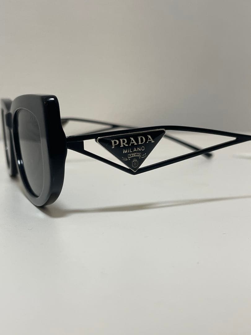 PRADA SPR14Y サングラス 三角ロゴ