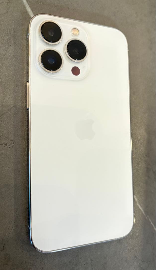 Apple iPhone 13proホワイト