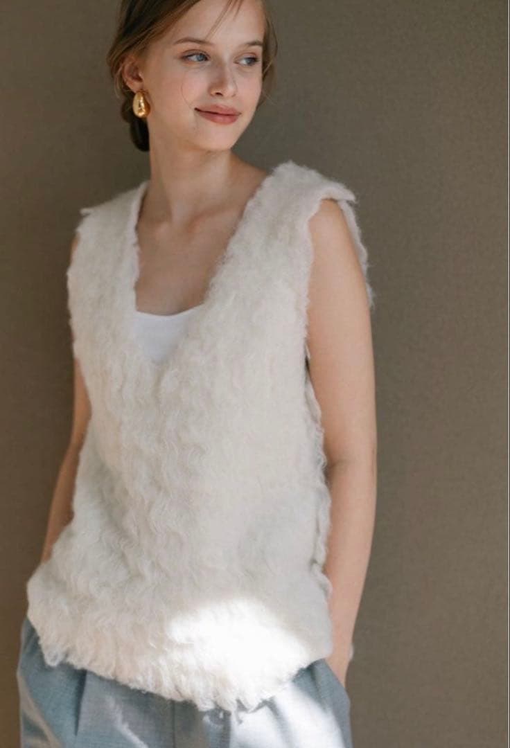 pois ニットベスト　ホワイト