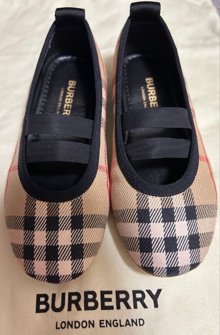 バーバリーキッズシューズ　美品です　27（17.5〜18.0）