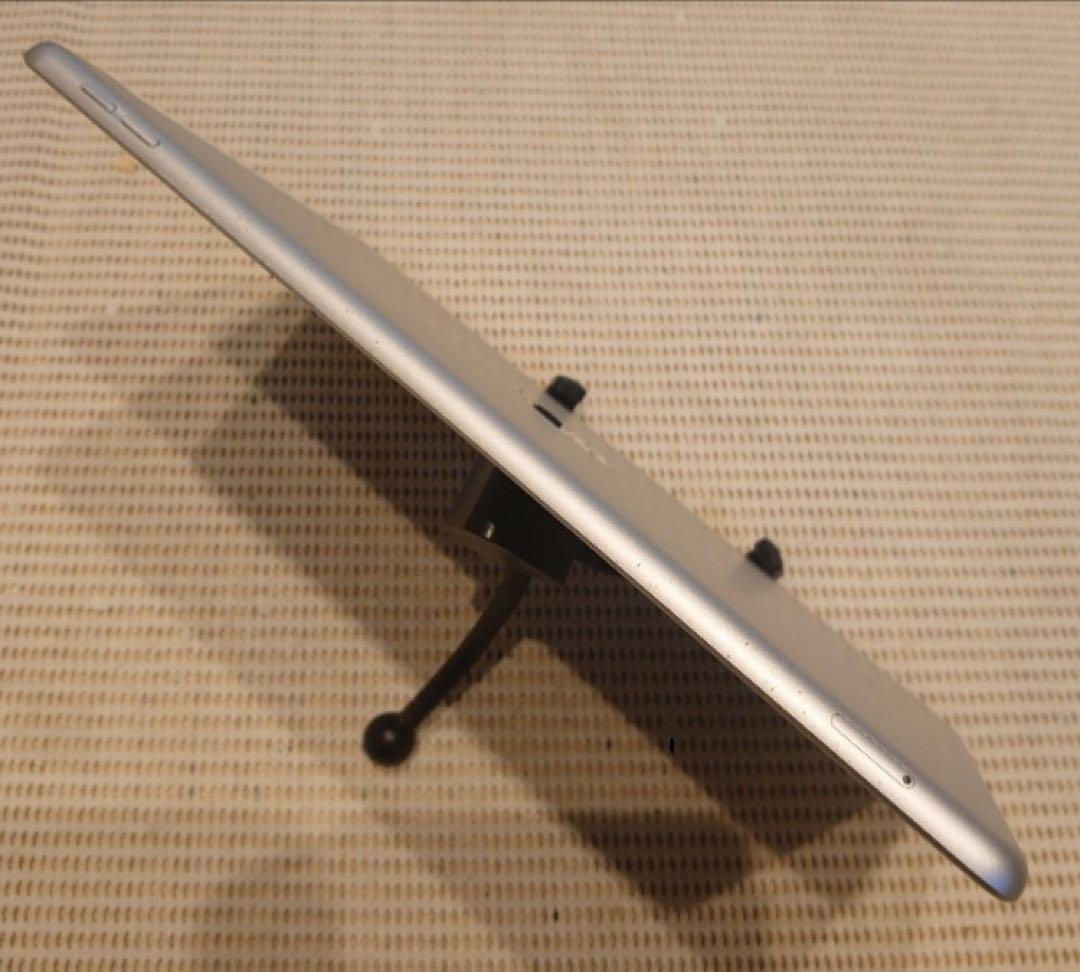 FNXKC動作品SIMフリーiPad第8世代本体128GB送料込ジャンク品