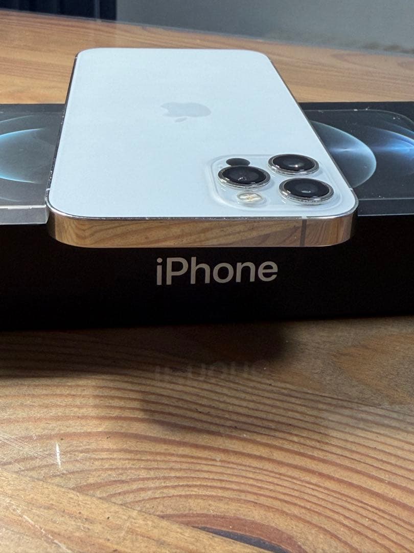 【美品】iPhone 12 pro シルバー　128GB 箱付き