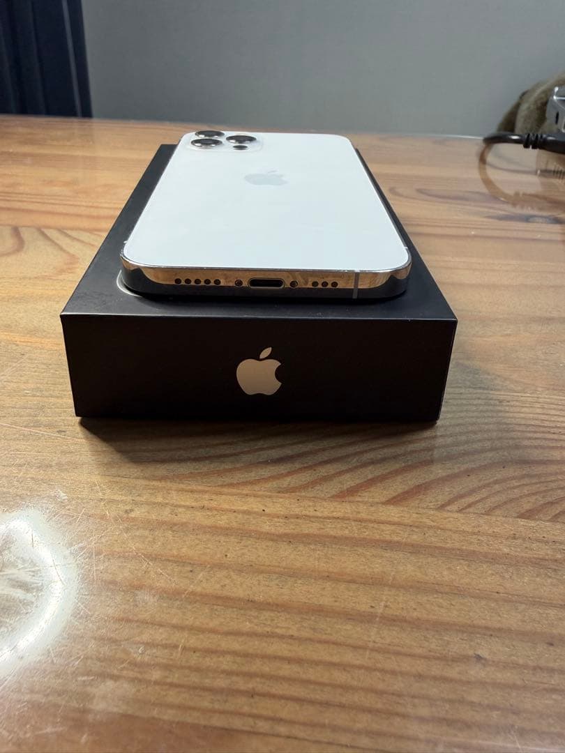 【美品】iPhone 12 pro シルバー　128GB 箱付き