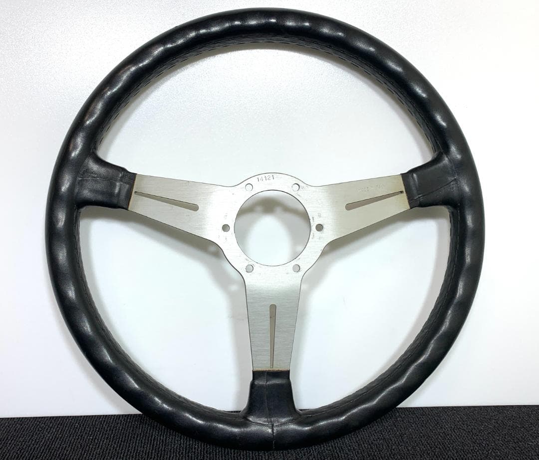 ナルディ クラシック 36パイ シルバースポーク レザー ホーンボタン付