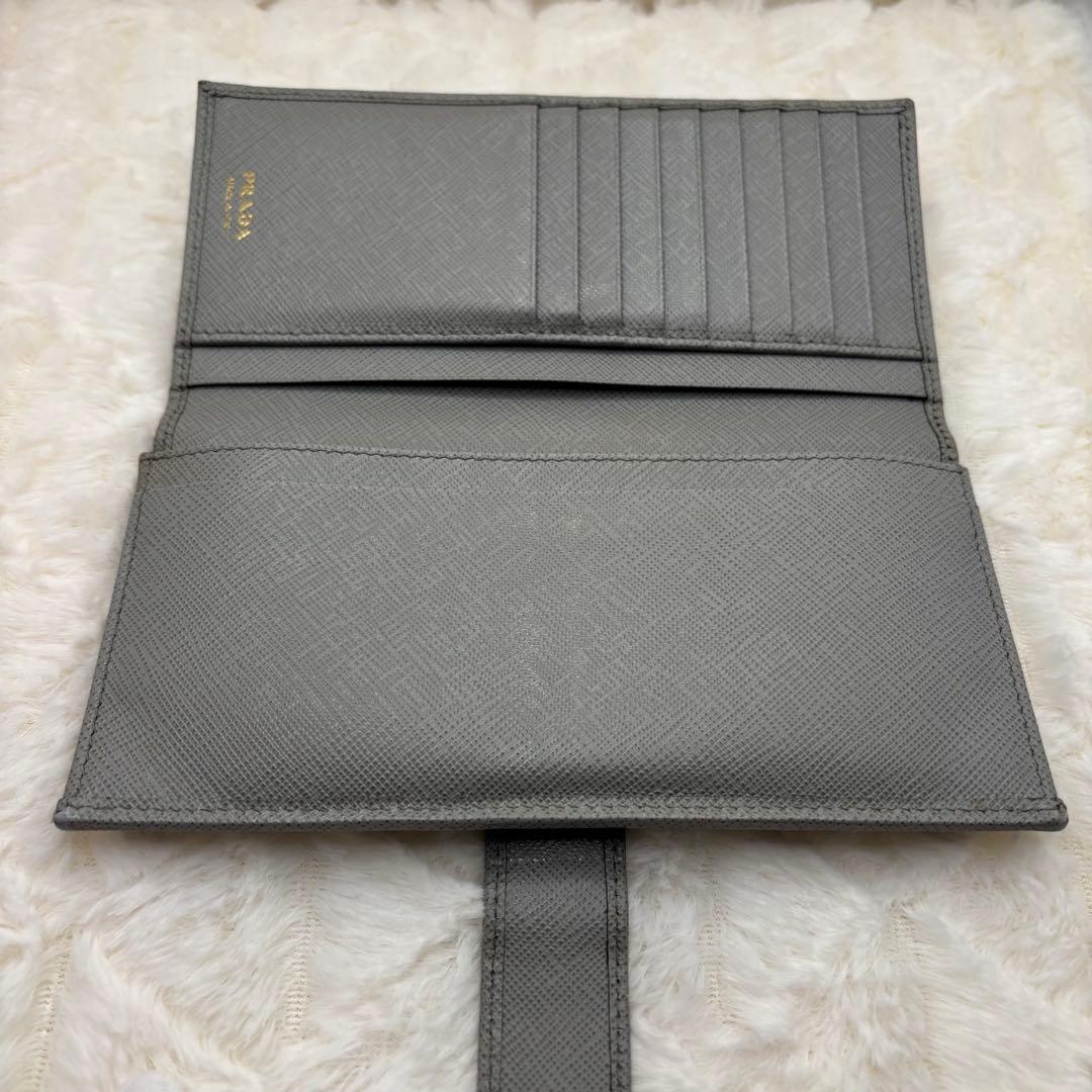 美品　プラダ✨　サフィアーノレザー　長財布　金ロゴ　グレー　ICチップ内蔵