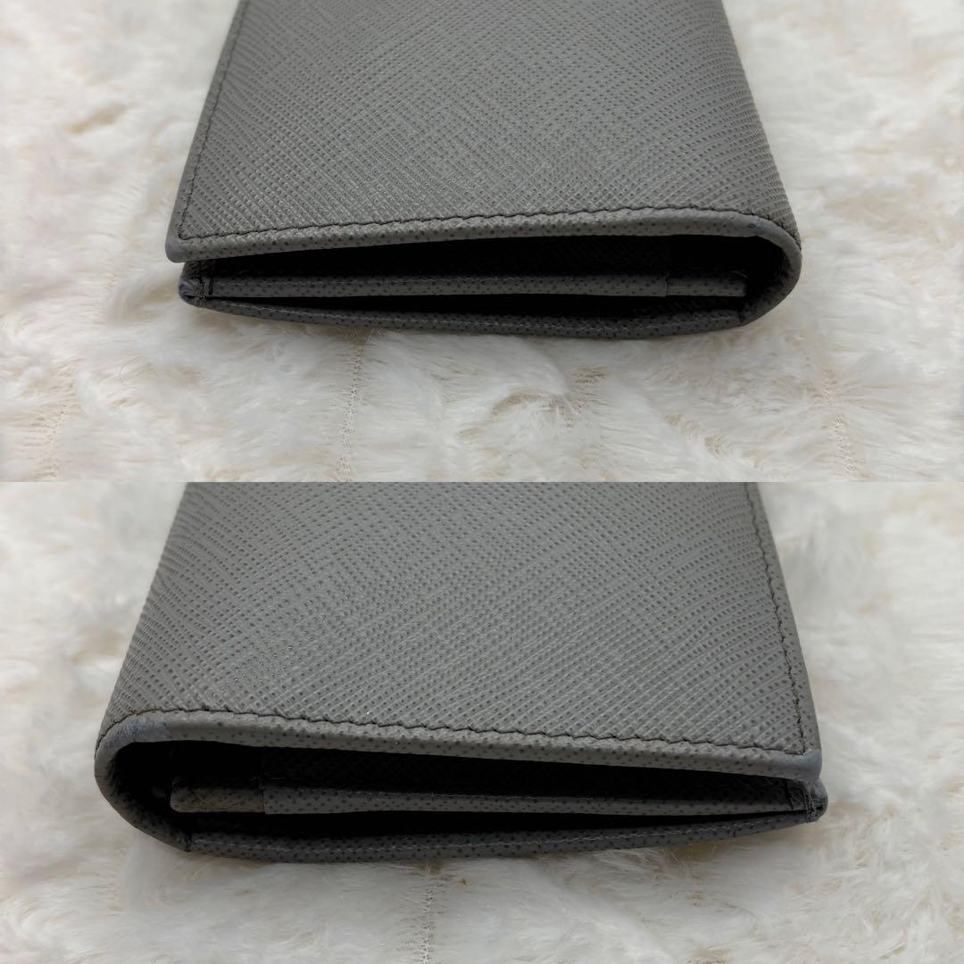 美品　プラダ✨　サフィアーノレザー　長財布　金ロゴ　グレー　ICチップ内蔵