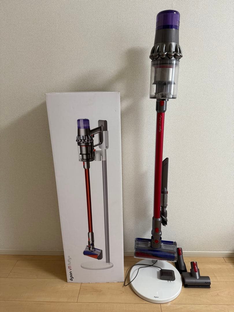 Dyson V11 fluffy+レッド 充電器・アタッチメント付き ジャンク品
