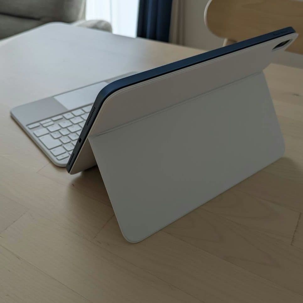 美品　iPad 第10・11世代 Magic Keyboard Folio 純正