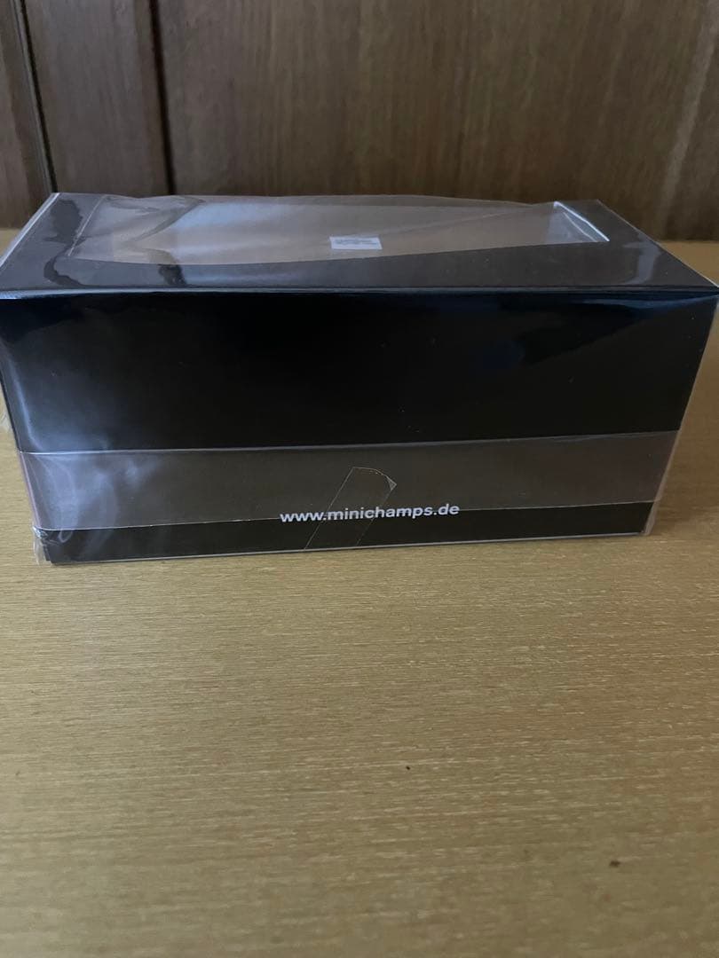 ミニカー MINICHAMPS Porsche Taycan Turbo S 1/43