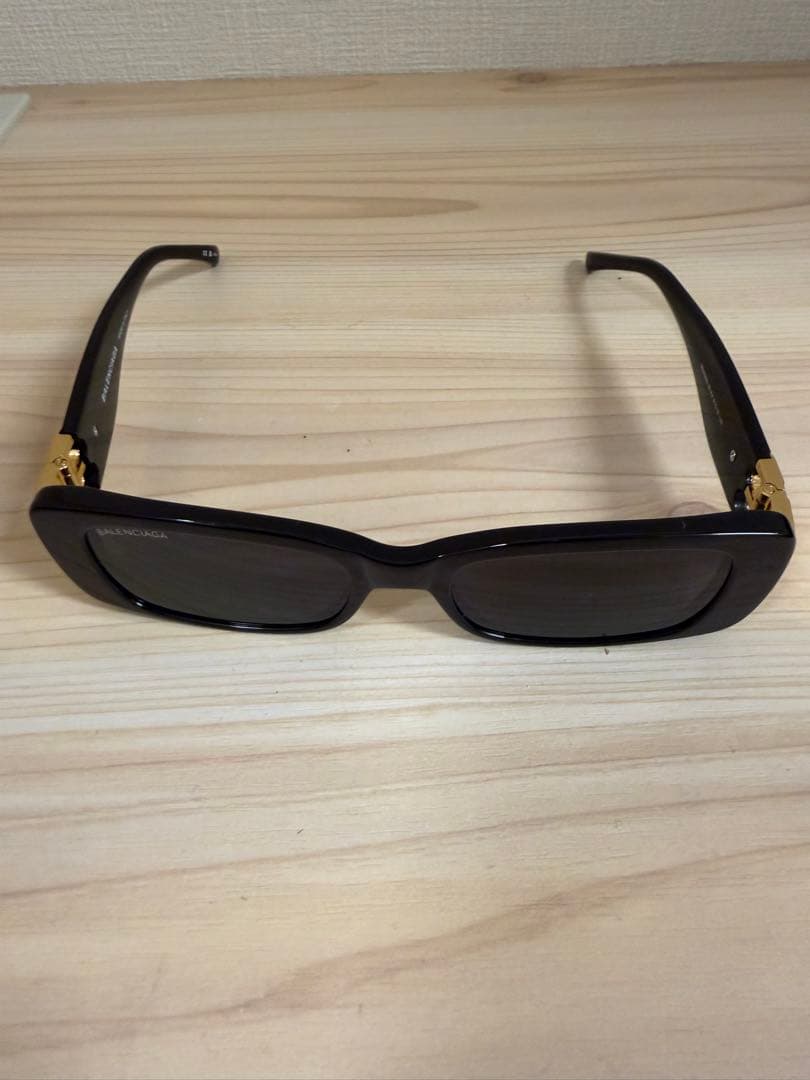 バレンシアガスクエアサングラス