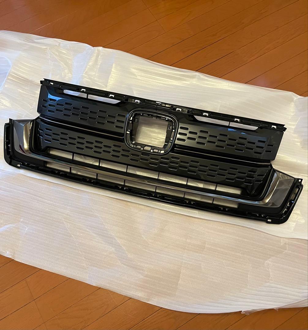 ステップワゴンブラックエディションフロントグリルSTEPWGN RP8新車外し