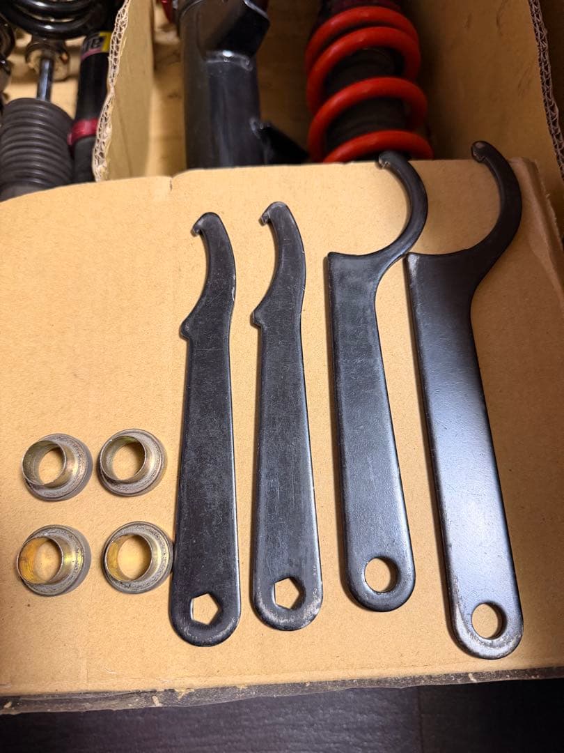 ガチャガチャ売ります^_^ 　80ハリアー Largus 車高調