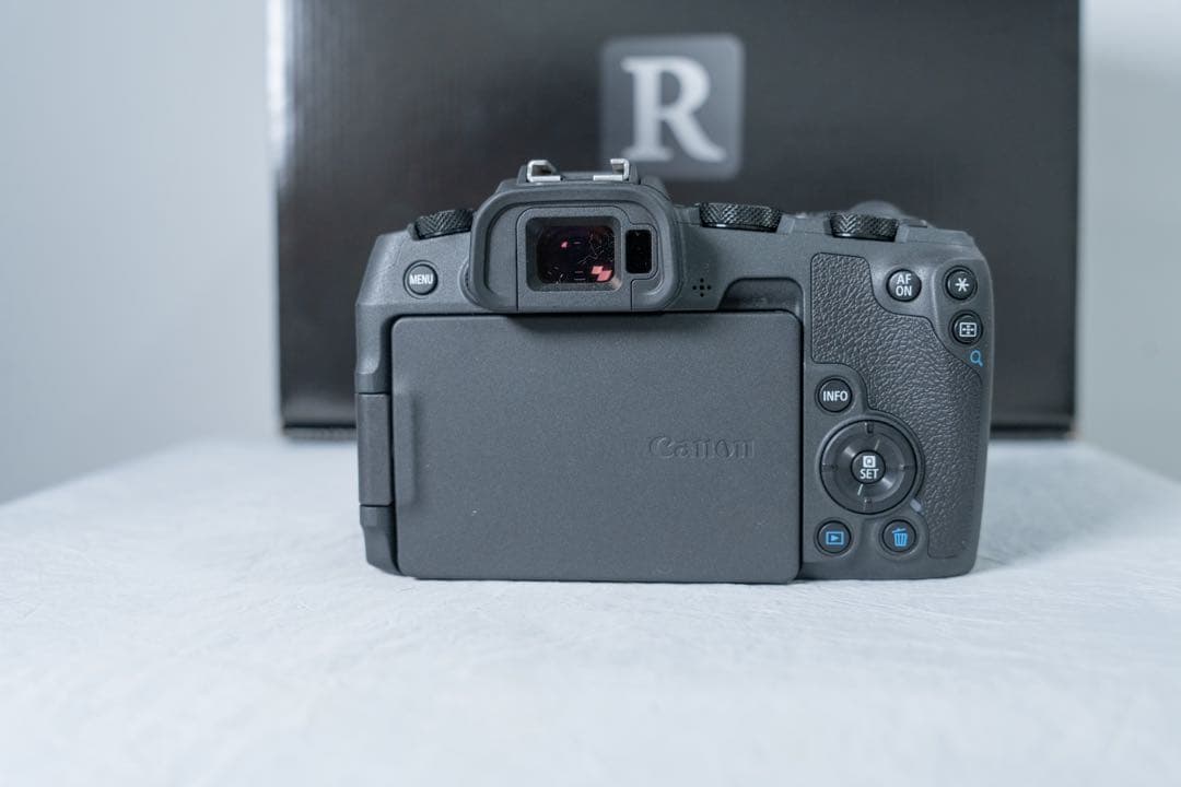 【美品】『シャッター回数3000回以下】EOS RP 本体＋レンズセット