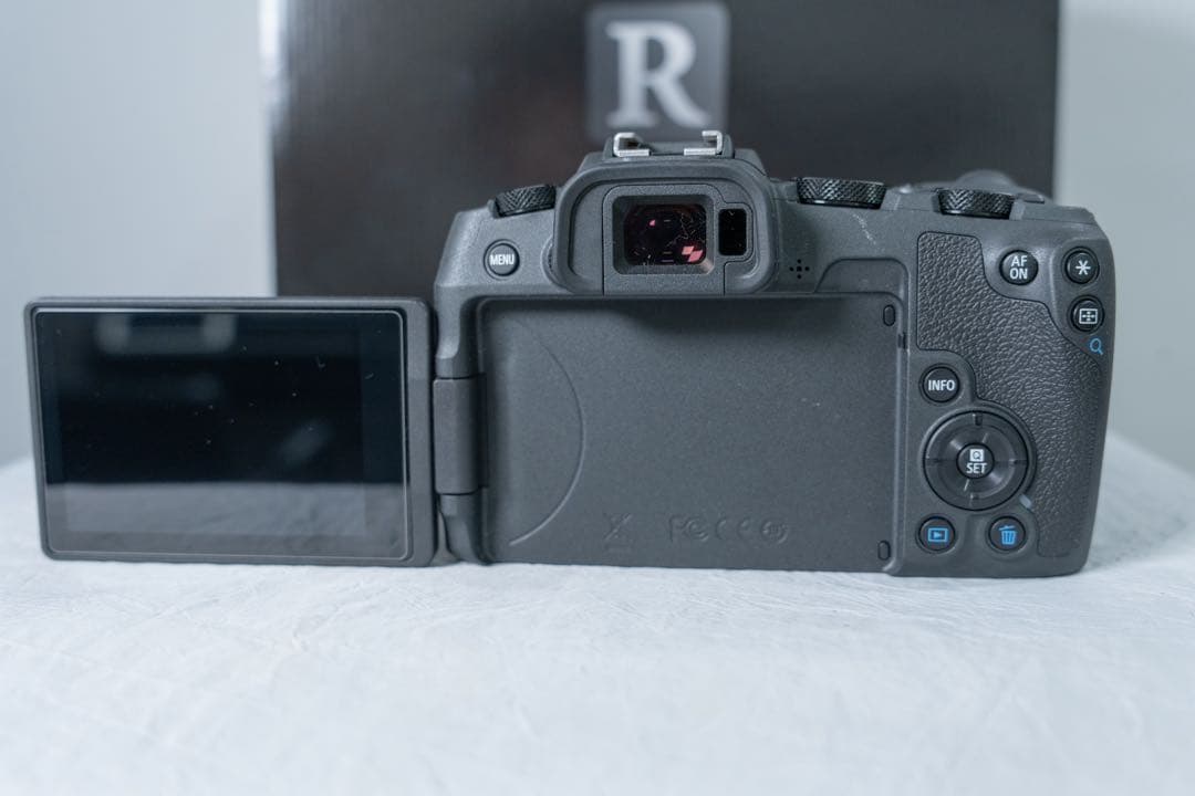 【美品】『シャッター回数3000回以下】EOS RP 本体＋レンズセット