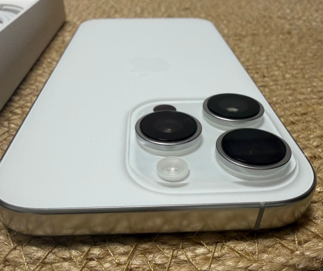 極美品iPhone 16 Pro 128GB ホワイトチタニウム SIMフリー