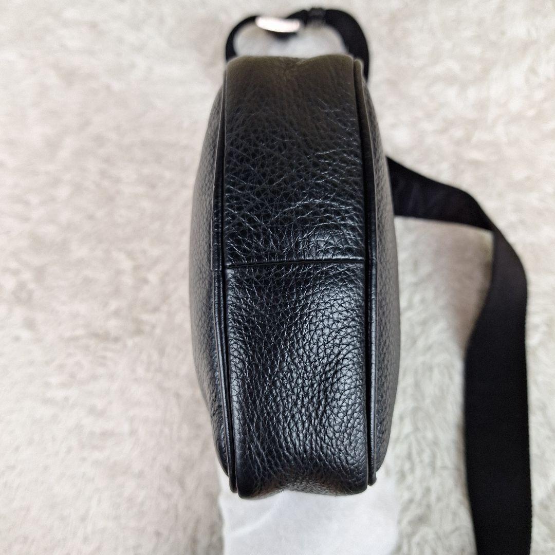 エンポリオアルマーニ　ショルダーバッグ　レザーシボ加工　シルバーロゴプレート　黒