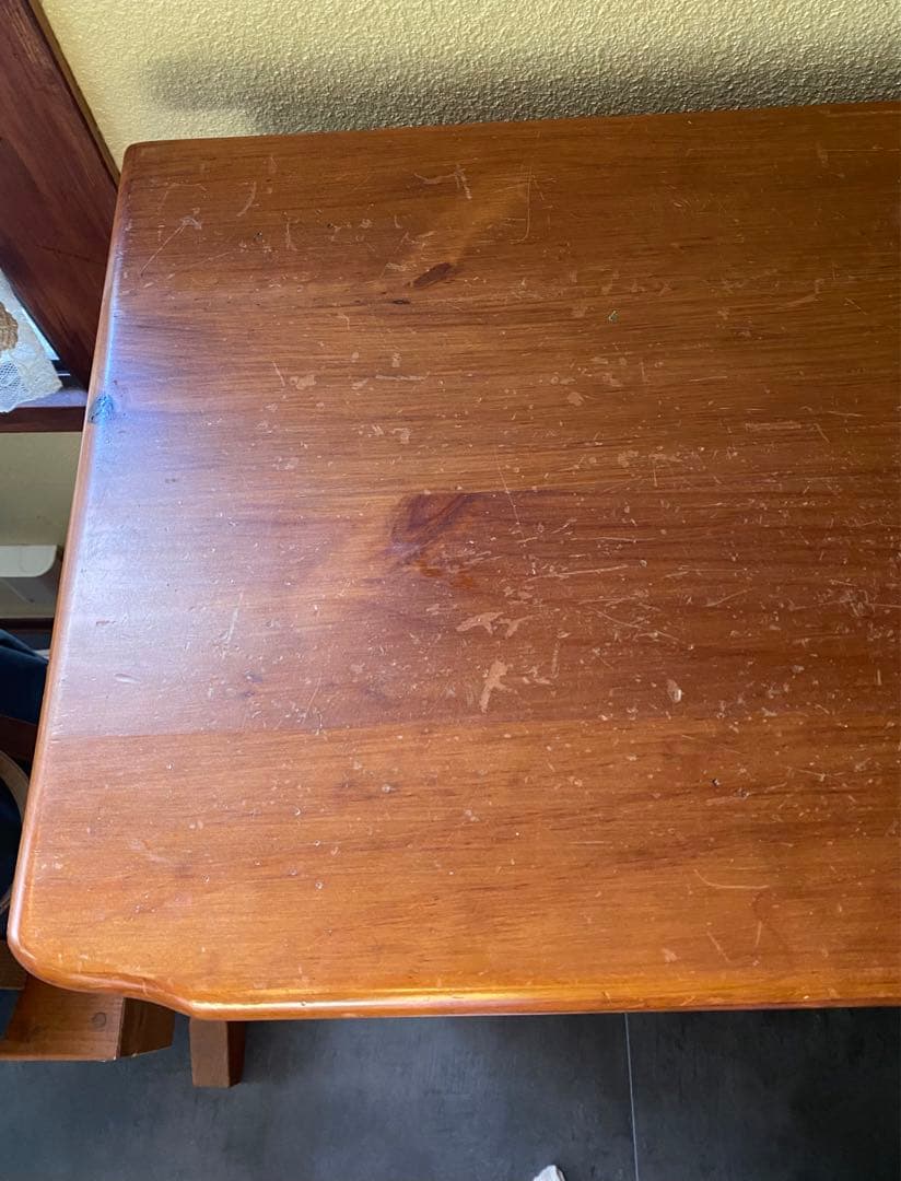 （りりり）送料込み　スペイン製　木製キャビネット