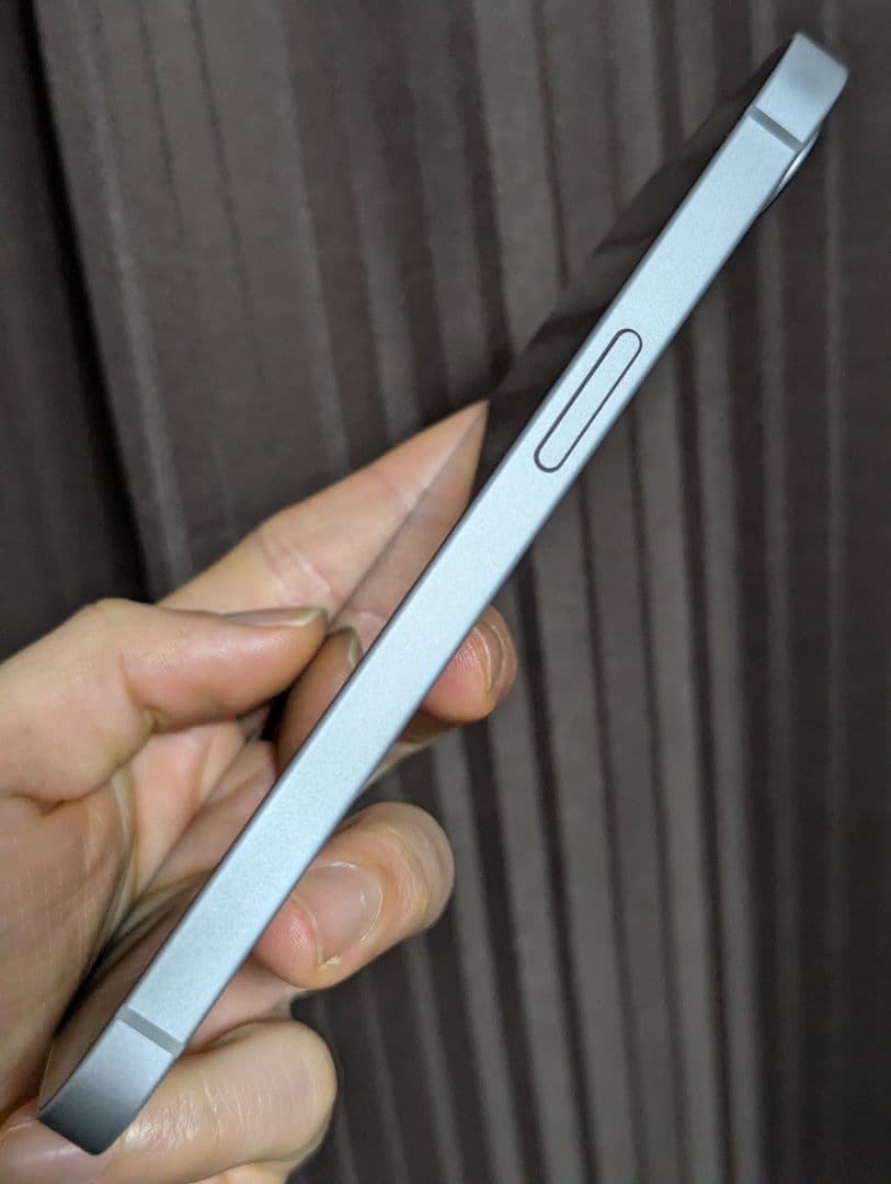 未使用に近い IPhone 16e 128GB ホワイト（日本版）