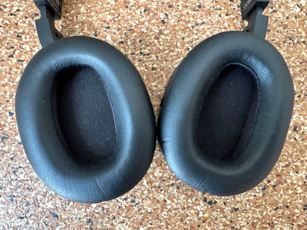 final UX3000 ヘッドホンスタンド付き　ノイズキャンセリング