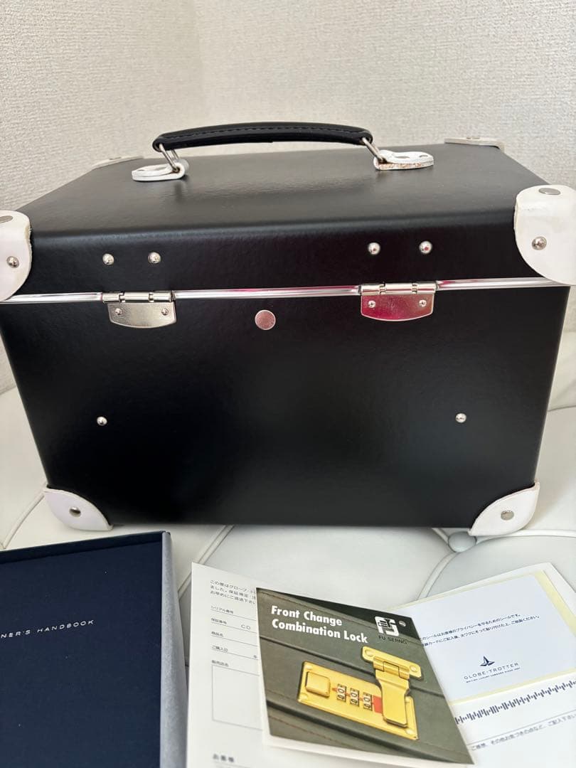 GLOB-TROTTER LOVELESSコラボバニティケース