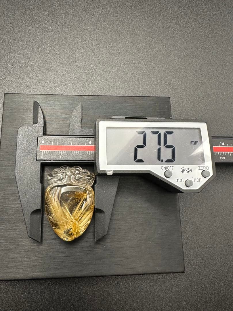 タイチンルチルクォーツ彫物（貔貅）