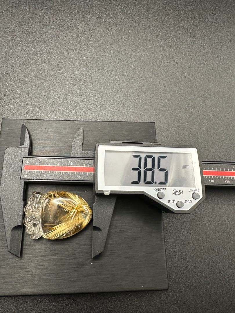 タイチンルチルクォーツ彫物（貔貅）