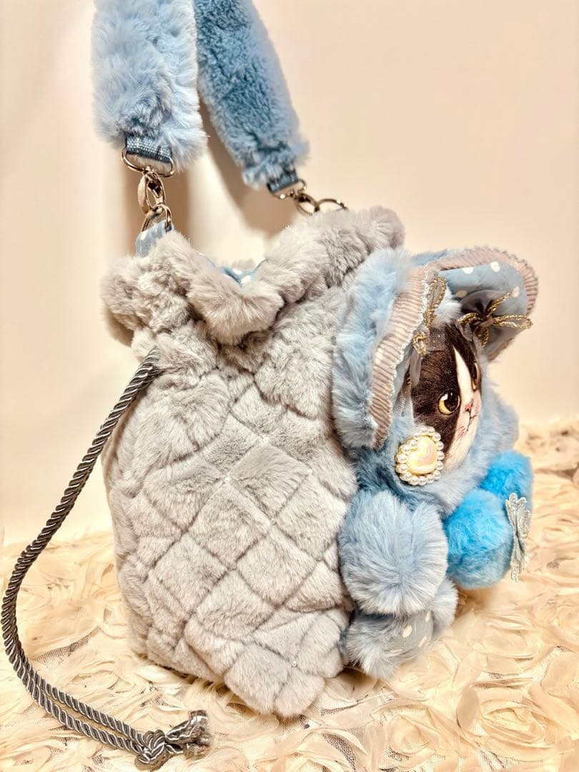 コヤンイサムチョン　ビーズファーのフワフワ肩掛けバッグ　ジョーズ　ハンドメイド