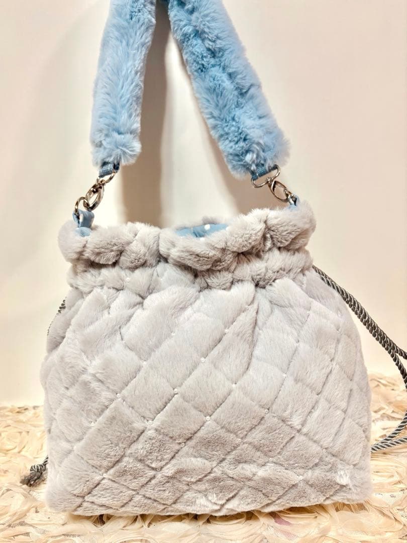 コヤンイサムチョン　ビーズファーのフワフワ肩掛けバッグ　ジョーズ　ハンドメイド