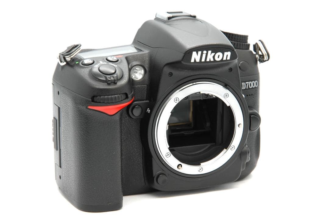 Nikon D7000 元箱付 28-200mm 動作品 44650枚 動作品