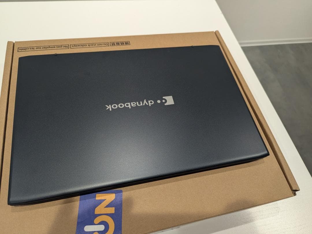 2025年購入 保証期間内 一月のみ使用 i5 16GB 512MBノート PC